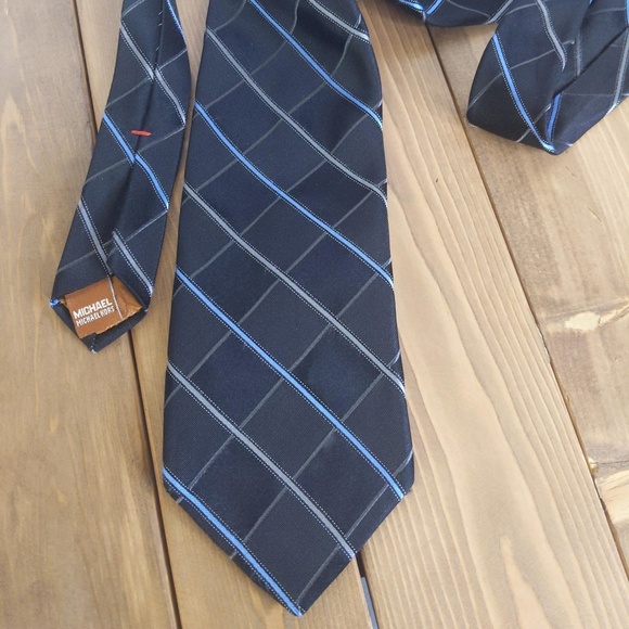 Michael Kors Navy Striped 100% Silk Tie - Picture 6 of 7